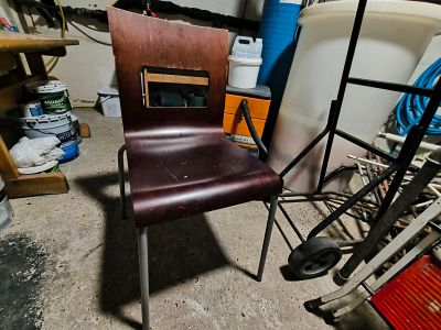 -lot de 20 chaises assise bois marron piètement métallique