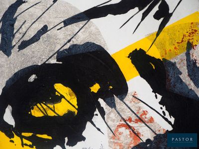 peinture noire et jaune appliquée sur une surface blanche, avec une bande jaune