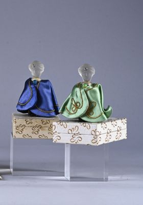 two figurines that are sitting on top of a table