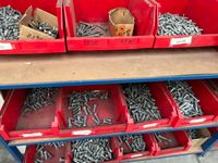 cinq étagères métalliques à 2 niveaux, 140x50, avec leur con… (photo 6)