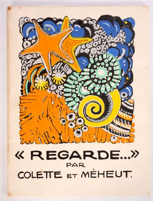 un livre sur lequel figure l'image d'une étoile de mer et d'autres choses