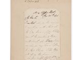 une vieille lettre comportant des notes manuscrites et la photo du visage d'un homme
