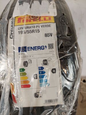 une photo d'une moto emballée dans du plastique