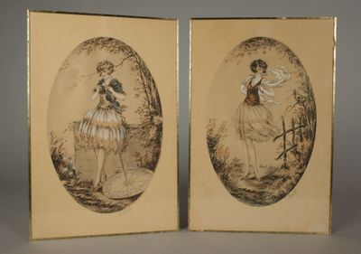 deux photos encadrées représentant une femme en robe de bal et un homme en tutu