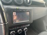 un tableau de bord de voiture avec un écran numérique au centre