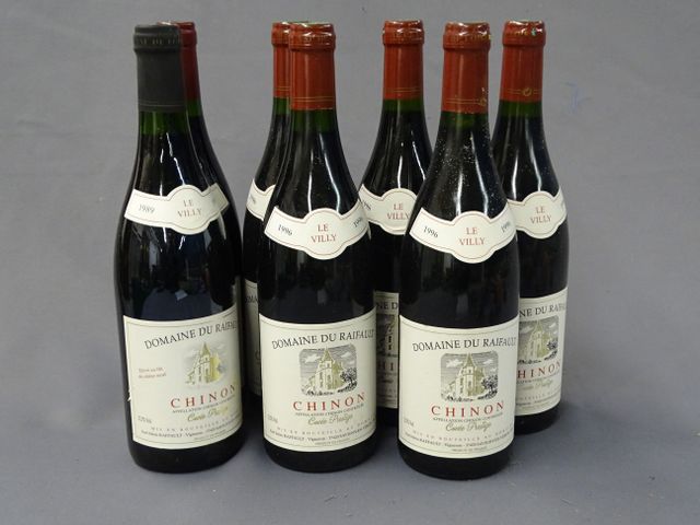 CHINON, Le Villy, DOMAINE DU RAIFAULT, 5 bouteilles de 1996, 2 bo...