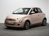 une photo d'une Smart garée dans un showroom