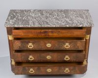 Commode Empire en acajou et placage d'acajou à ornementation… (photo 2)