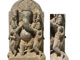 deux statues d'éléphants qui se tiennent l'une à côté de l'autre
