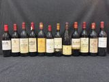 un groupe de bouteilles de vin posées sur une table