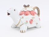 figurine en porcelaine représentant une tortue portant une théière sur le dos