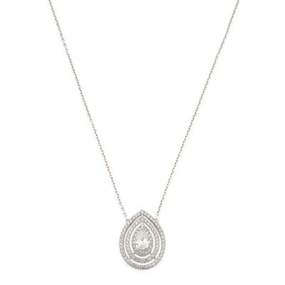 un collier en or blanc et diamants orné d'un pendentif en forme de larme