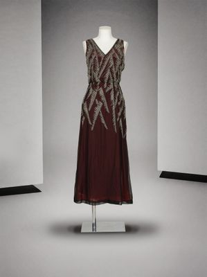 une image d'une robe sur un mannequin