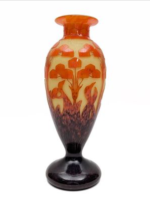 LE VERRE FRANCAIS Vase à décor "Yuccas" de forme balustre su…