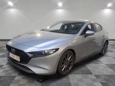une Mazda argentée à hayon, à hayon, à hayon, à hayon, à hayon, à hayon, à hayon, à hayon, à hayon, à hayon, à hayon, à hayon, à hayon, à hayon, à hayon, à hayon, à hayon, à hayon