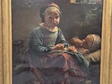 un vieux tableau représentant une femme assise sur un lit, un bébé sur les genoux