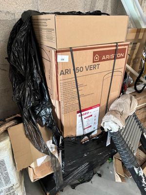 Un chauffe-eau électrique de marque ARISTON modèle ARI150 Vert et son  - Photo 1