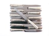 a lot of knives that are sitting on a table