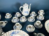 a lot of cups and saucers that are on the table
