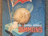 un panneau posé par terre sur lequel est écrit « Simmons »