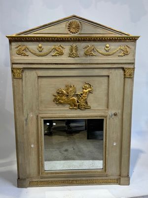 Trumeau en bois sculpté laqué et doré à décor d'un angelot s… - Photo 1