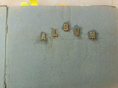 Chromos et images Album 32x24 cm, 38 pages. Images collées. …