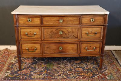 Commode à léger ressaut en acajou et placage, ouvrant par ci… - Photo 1