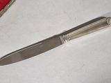 a knife that is laying on a table