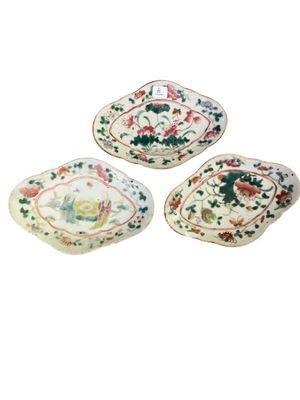 Chine, vers 1880 Ensemble de trois raviers en porcelaine et … - Photo 1