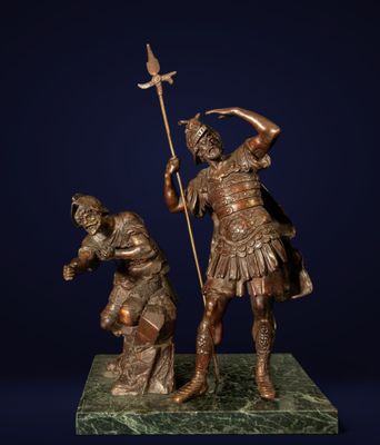 statue en bronze représentant un homme tenant une lance et une femme à genoux, posée sur un socle en marbre vert
