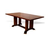 une image d'une table en bois sur fond blanc