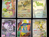 Quatre cartes Pokémon différentes sont représentées sur un fond noir.