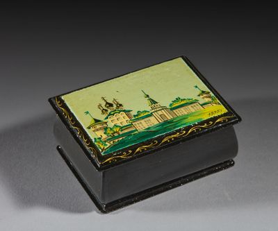 Coffret rectangulaire en bois laqué peint à décor d'un monas… - Photo 1