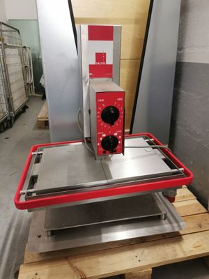 a machine that is sitting on top of a pallet