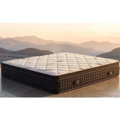 un matelas posé sur une table