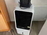 une photo d'une pièce avec un radiateur posé dessus