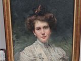 tableau représentant une femme en robe blanche avec un foulard