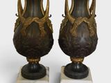 deux vases superposés