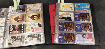 deux classeurs remplis de CD et encore de CD