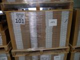 une pile de boîtes empilées les unes sur les autres