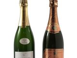 deux bouteilles de champagne posées l'une à côté de l'autre sur une surface blanche