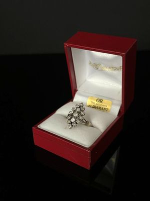 BAGUE en or blanc 750/°°° (18k), serti en griffe de petits d… - Photo 1