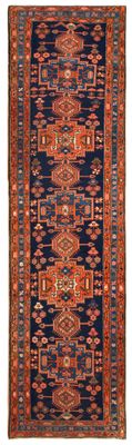 un tapis bleu et rouge à motifs de médaillons
