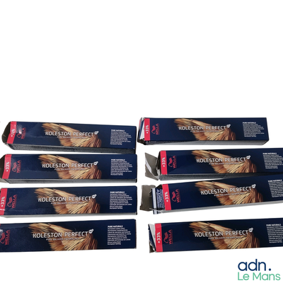 quatre boîtes de coloration Wella Perfect Hair Color sur fond blanc