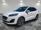 Une Ford Escape blanche de 2020 est exposée dans un showroom