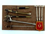 a lot of different types of knives on the table