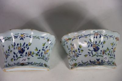 paire de bols en porcelaine bleue et blanche ornés de motifs floraux