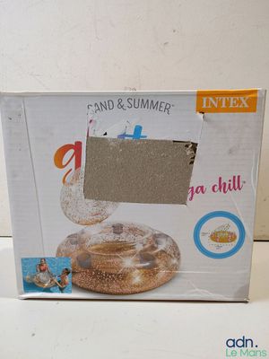 packaging of a box with a picture of a cake in it