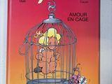 un livre avec l'image d'un ours en peluche dans une cage
