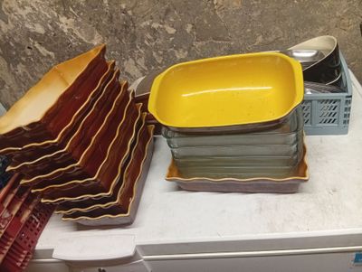 a stack of dishes sitting on top of a washing machine